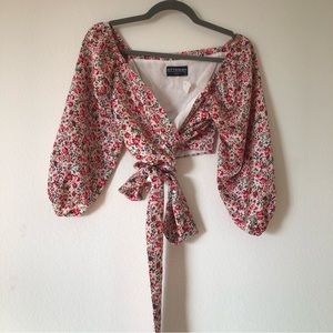 SALE✅ Kittenish Floral Wrap Blouse/)